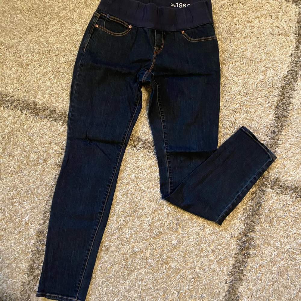 GAP Maternity low band, straight leg, “always skinny” dark wash 1969 jeans. Sz 4